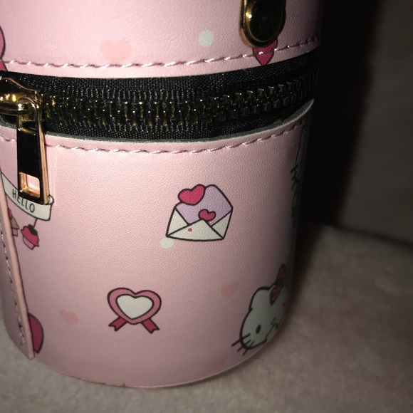 Hello Kitty Matte Shine Glitter 20 Piece LipGloss Pearl Pink Bag New - Picture 10 of 16